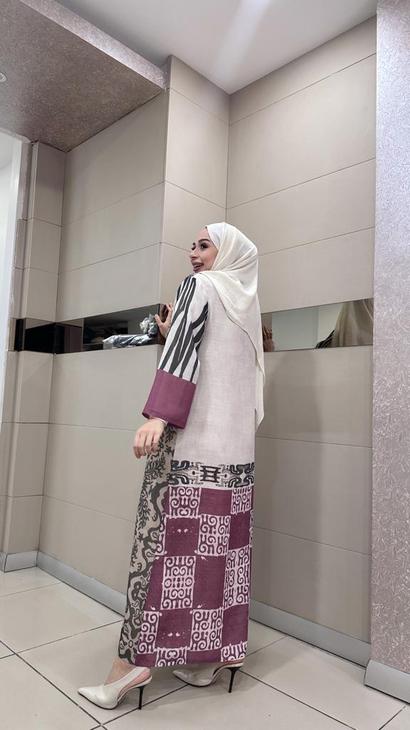 Abaya Beige And Grey with Red hands